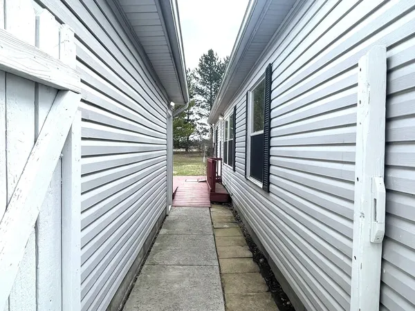 $110,900 | 229 Cadgewith East, Lansing, MI 48906