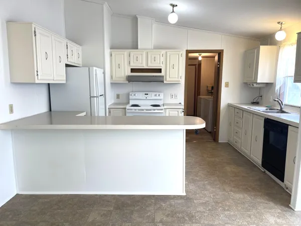 $110,900 | 229 Cadgewith East, Lansing, MI 48906