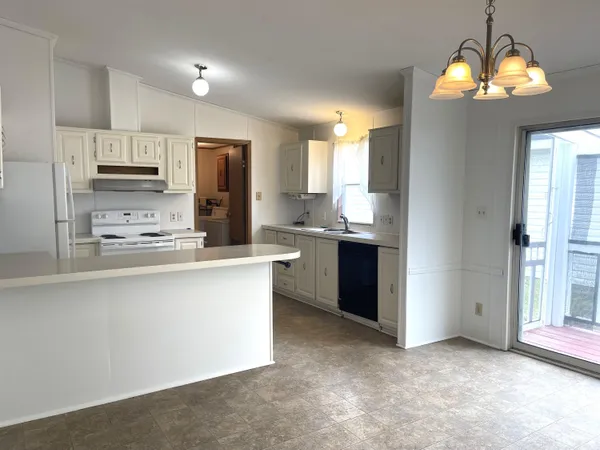 $110,900 | 229 Cadgewith East, Lansing, MI 48906