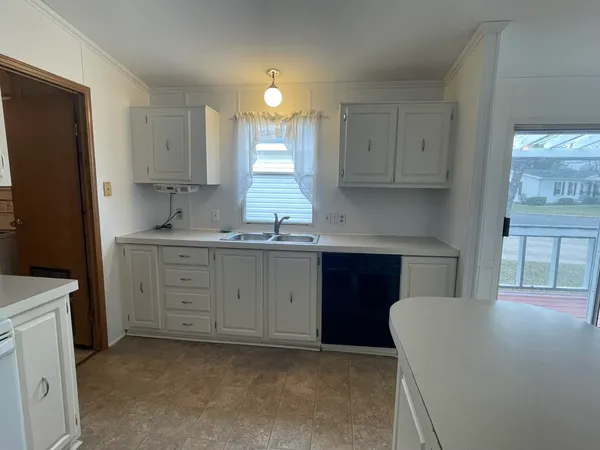 $110,900 | 229 Cadgewith East, Lansing, MI 48906