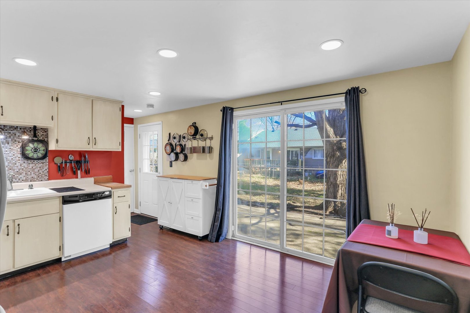 1510 Rutledge Drive Urbana, IL 61802 - Photo 8 of 27 Gallery Image 8