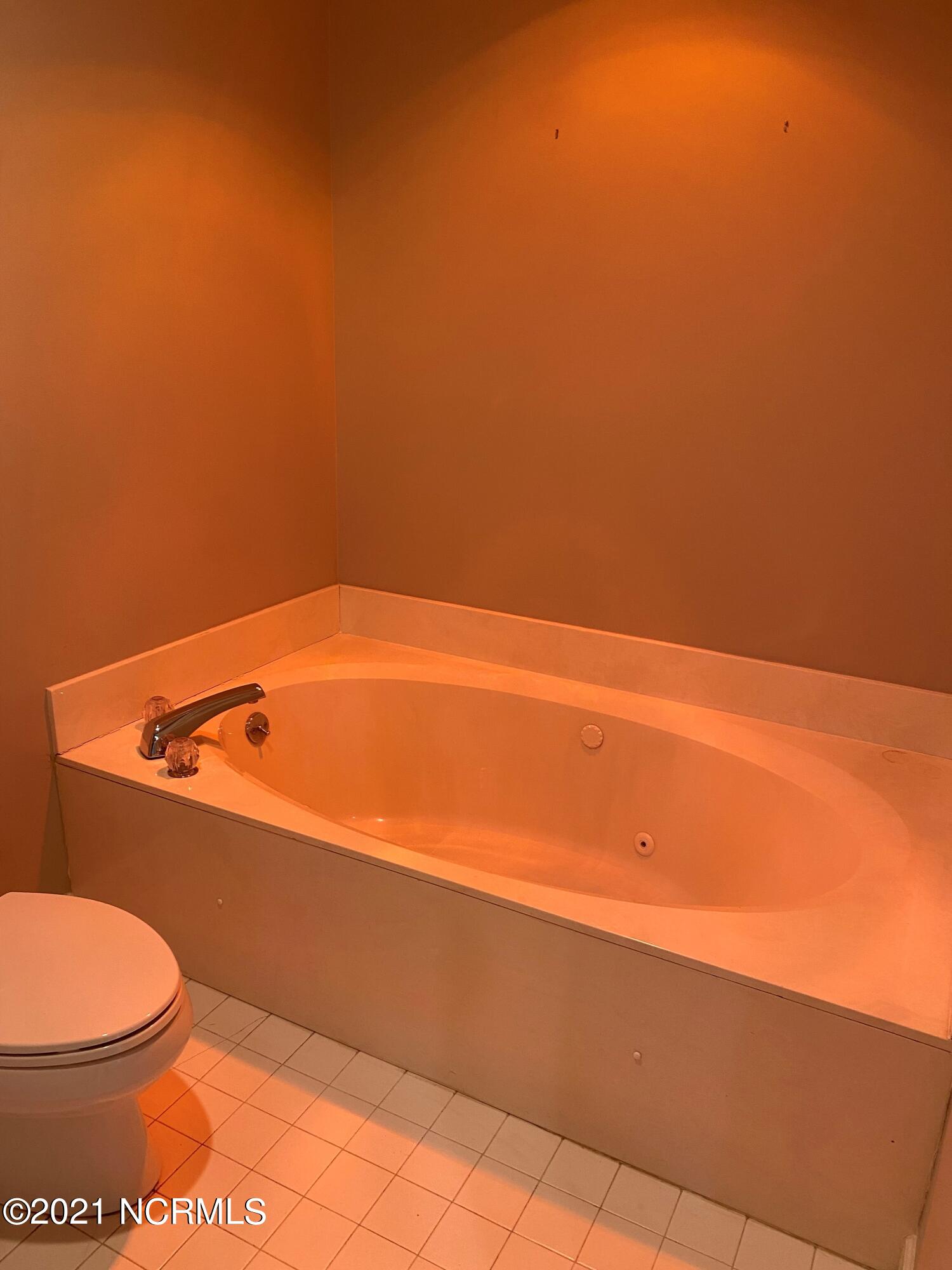 26 Knoll Road Southern Pines, NC 28387 - Photo 18 of 24 tub