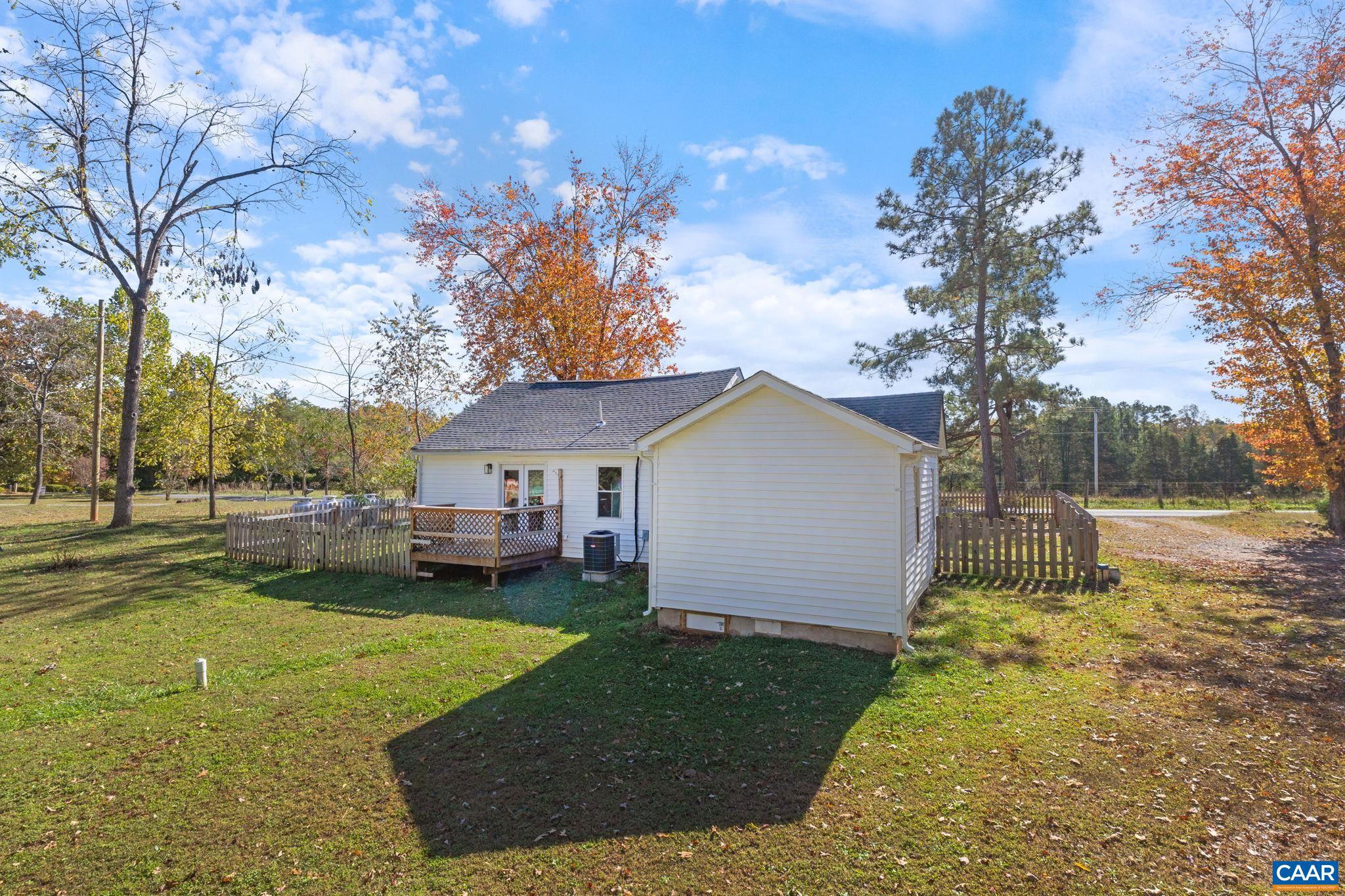 874 James River Road Scottsville, VA 24590 - Photo 40 of 43 a view of a yard in front of house