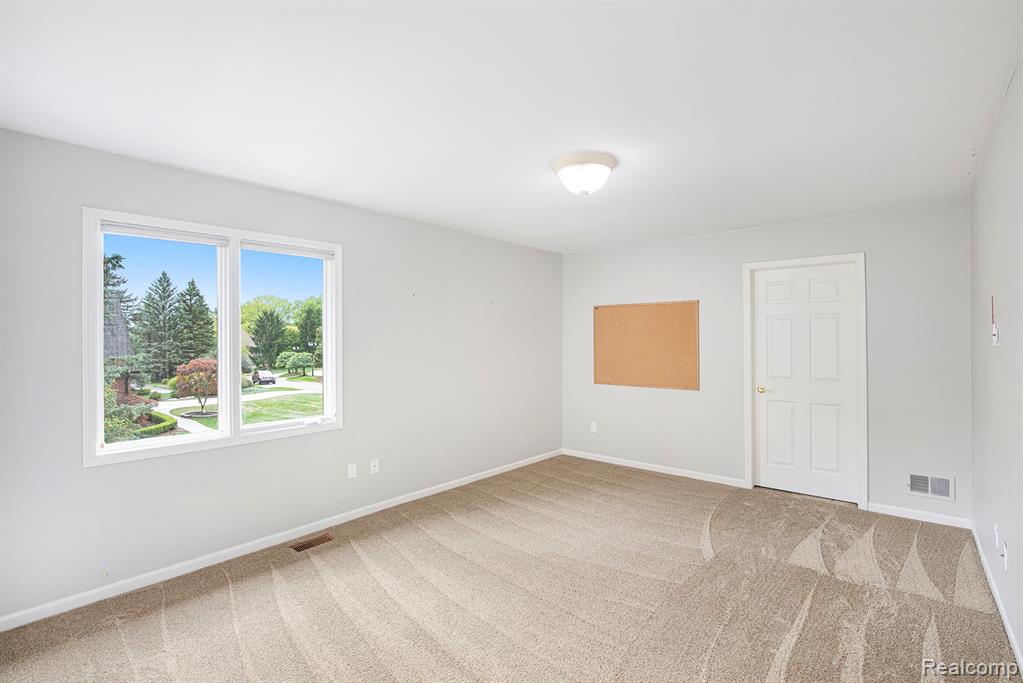 1996 Tall Oaks Boulevard Rochester Hills, MI 48306 - Photo 31 of 44
