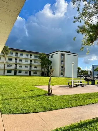 $1,600 | 500 Northeast 2nd Street, Unit 211, Dania Beach, FL 33004