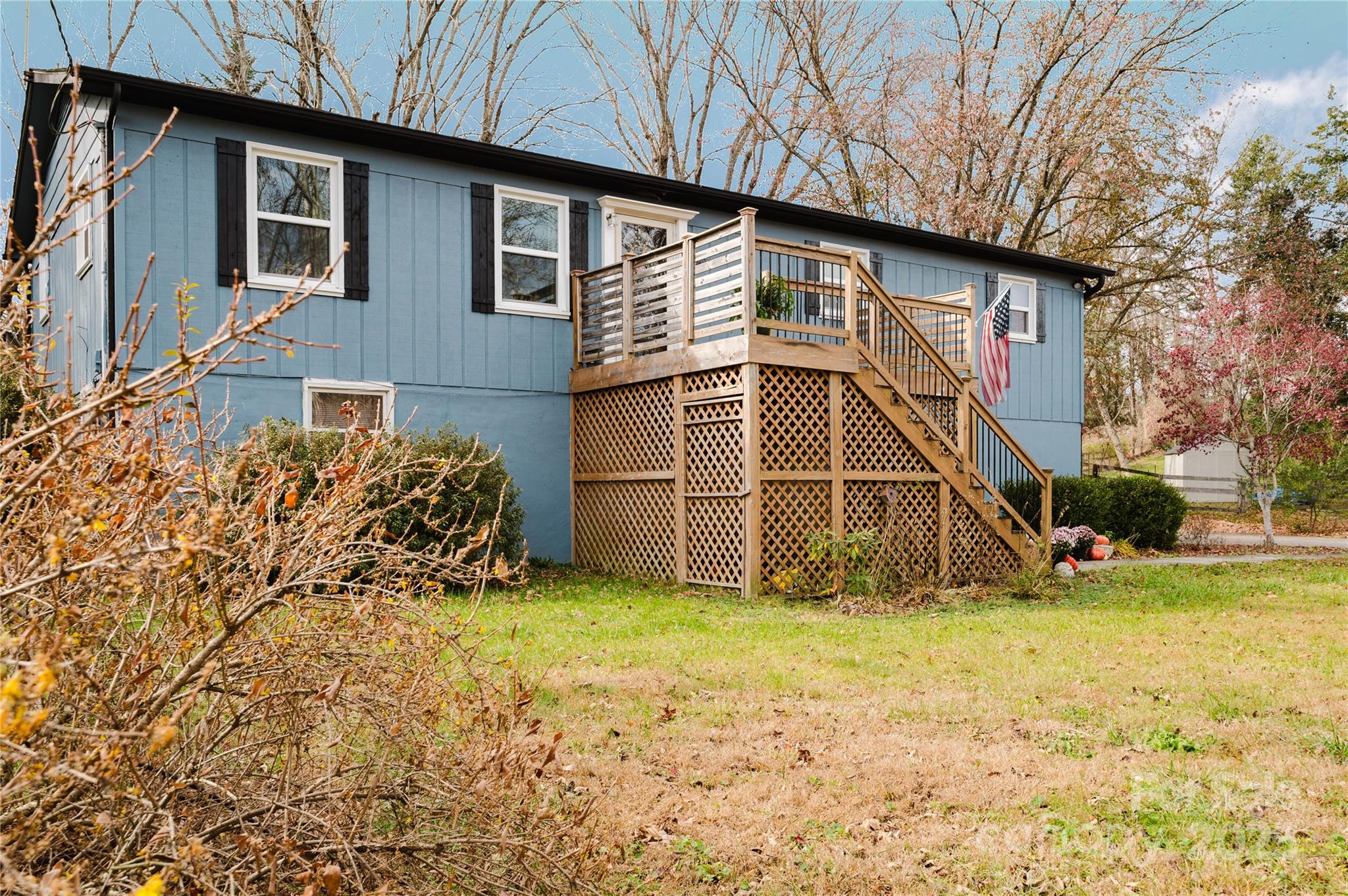 20 Ridgeway Drive Flat Rock, NC 28731 - Photo 3 of 47 a view of a house with a yard