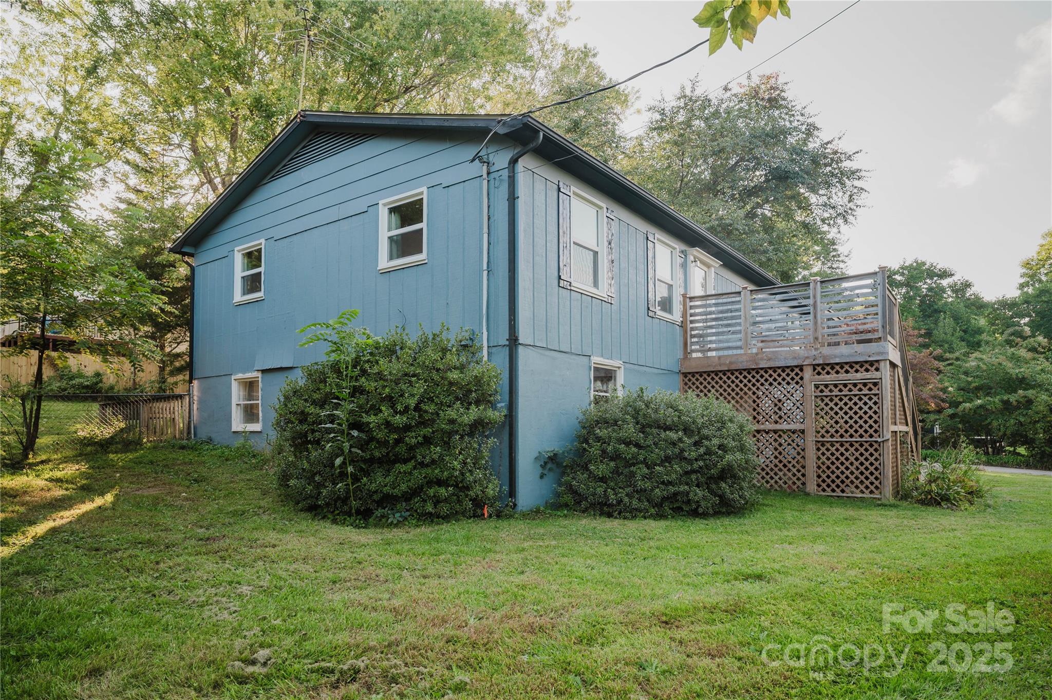 20 Ridgeway Drive Flat Rock, NC 28731 - Photo 7 of 47 a view of a house with a yard