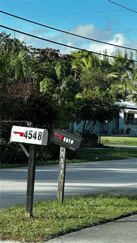 $3,500 | 4548 Southwest 33rd Avenue, Dania Beach, FL 33312