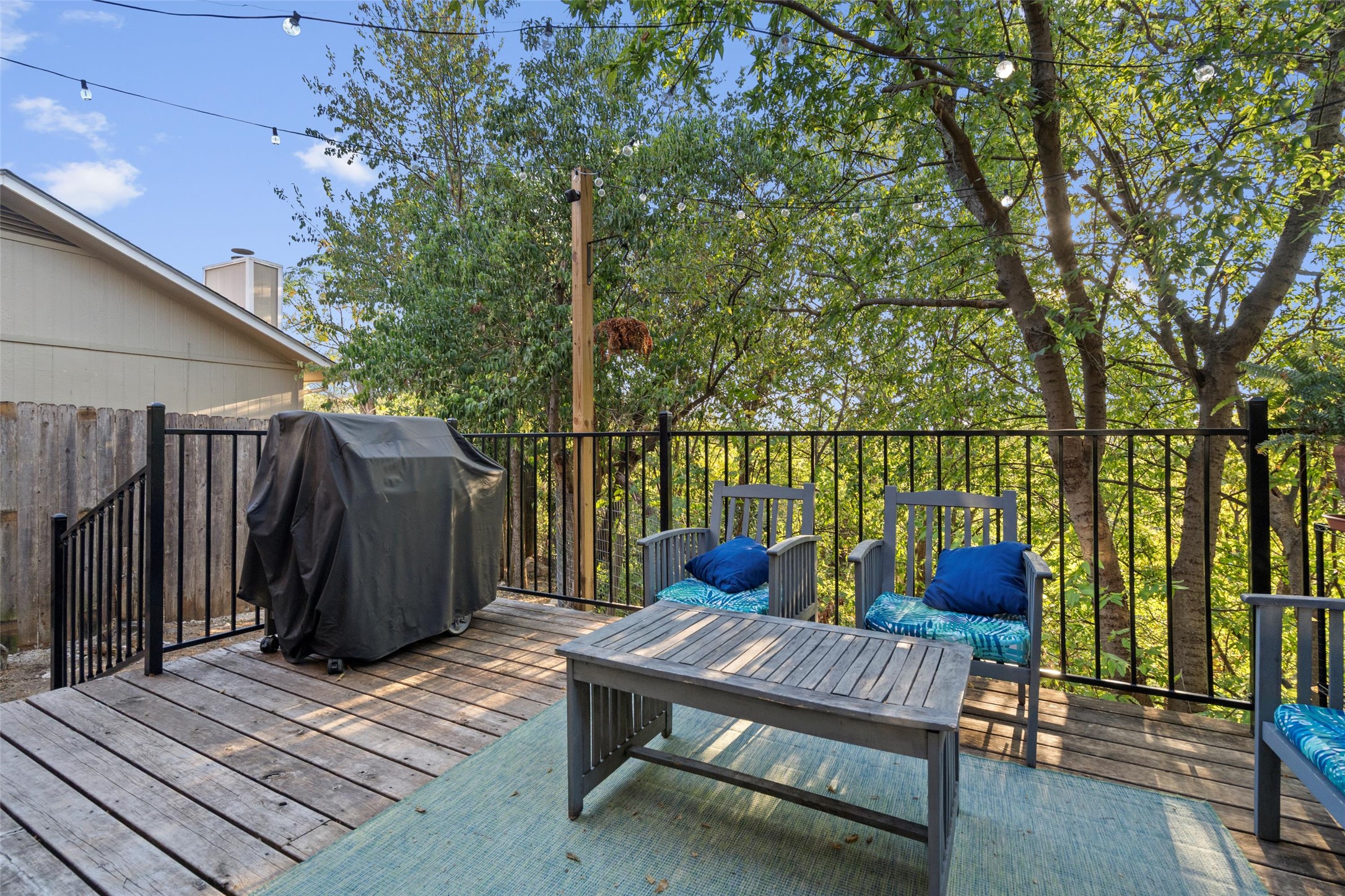 6492 Hart Lane Austin, TX 78731 - Photo 16 of 22 a view of sitting area with furniture