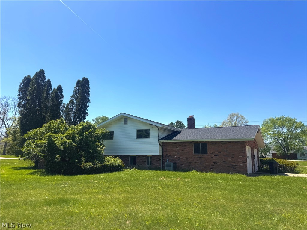 2705 Columbia Road Medina, OH 44256 - Photo 2 of 48 Back of house