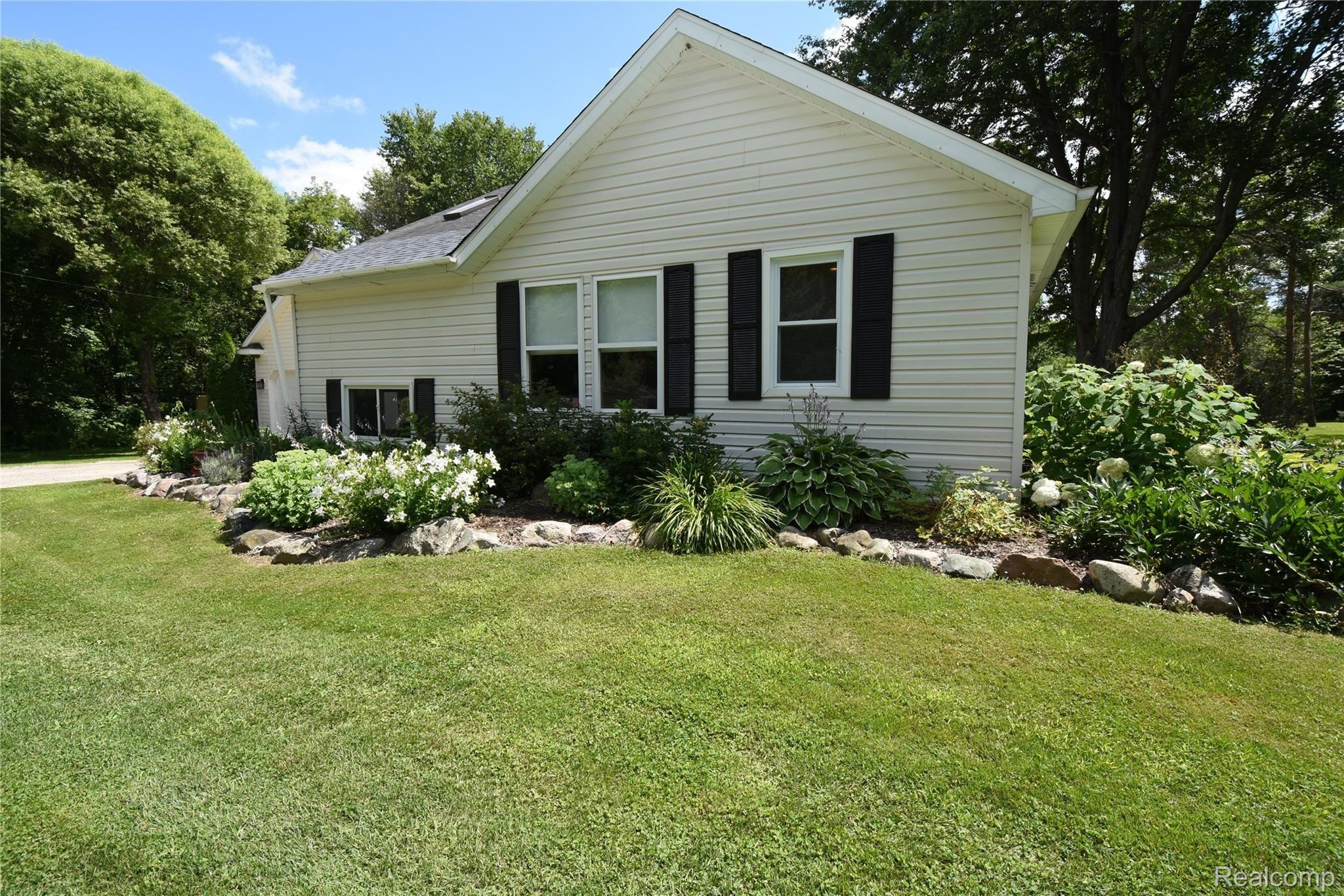8508 Jordan Road Grand Blanc, MI 48439 - Photo 4 of 33 DSC_4158.JPG