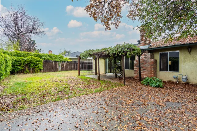 $290,000 | 1988 Shasta Pines Way, Redding, CA 96002