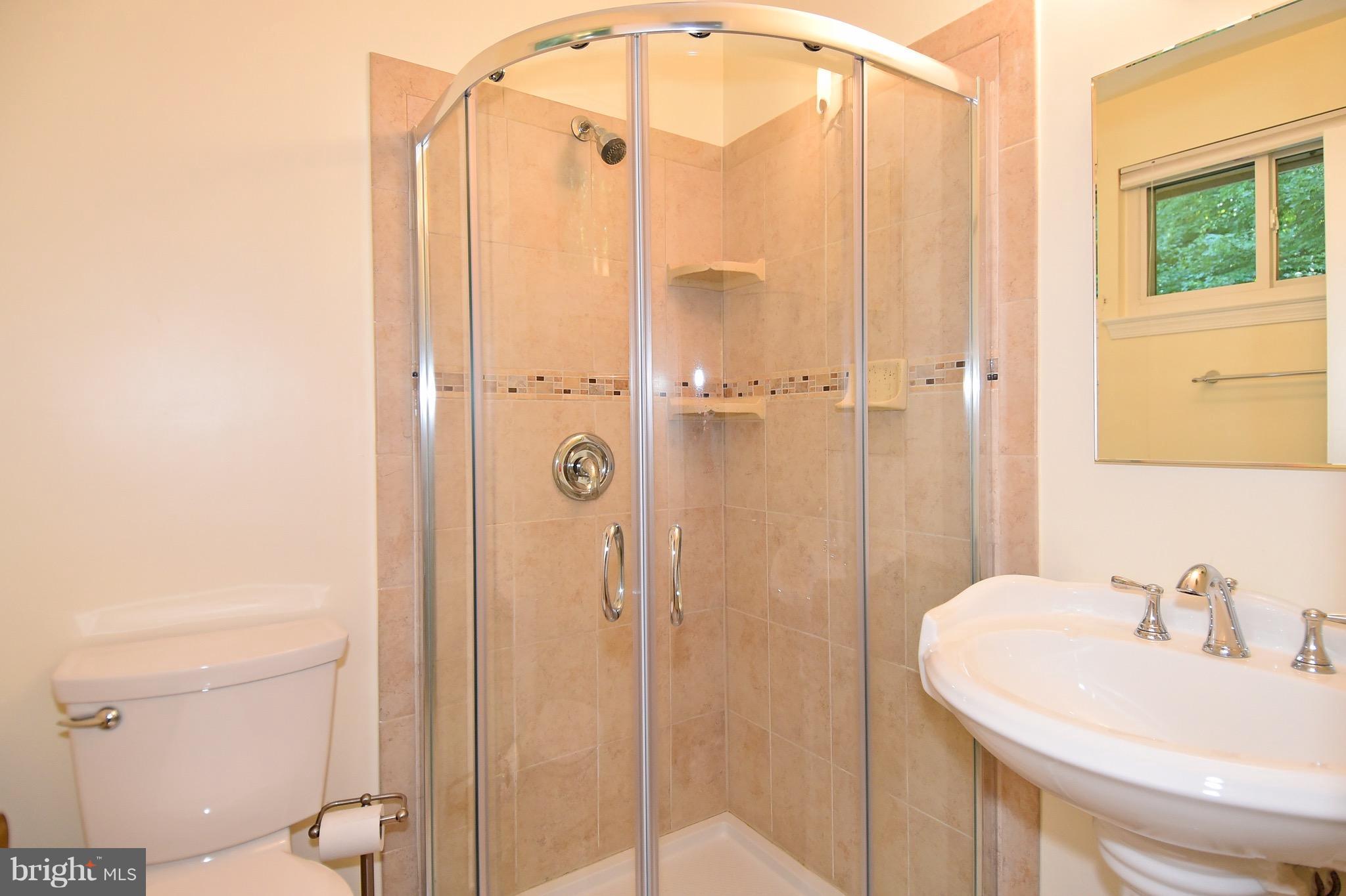 8205 Springfield Village Drive Springfield, VA 22152 - Photo 18 of 30 Bath (Master)