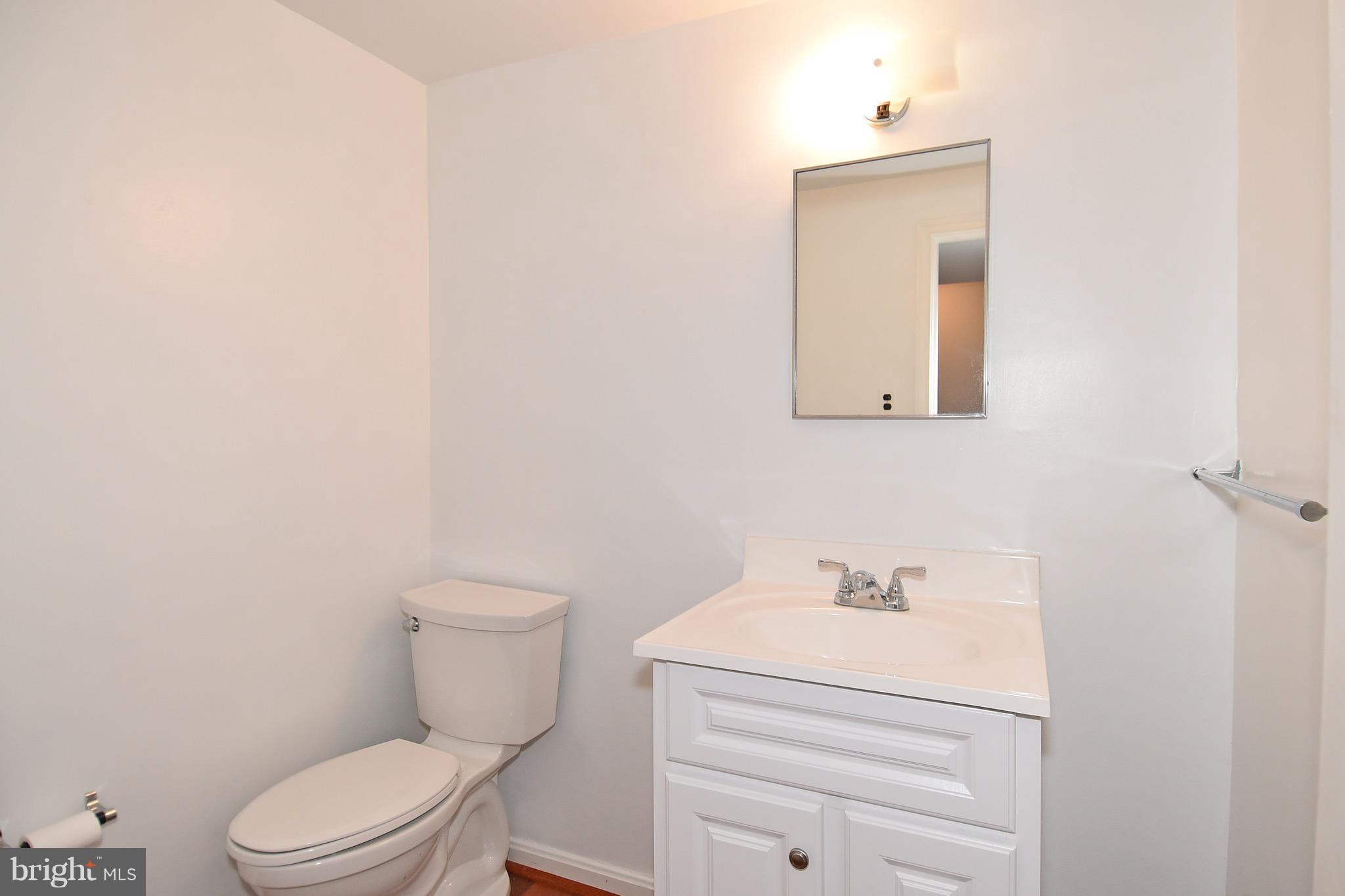 8205 Springfield Village Drive Springfield, VA 22152 - Photo 23 of 30 Bath