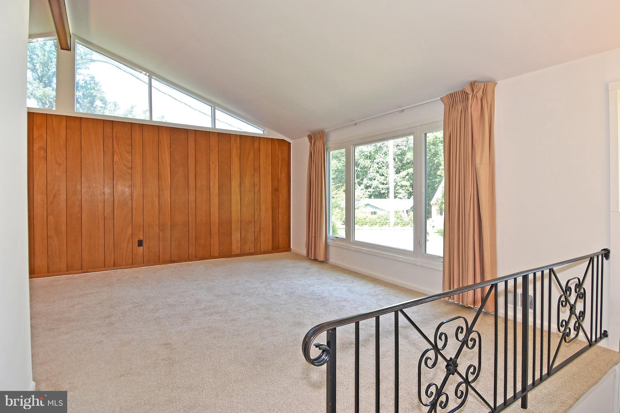 8205 Springfield Village Drive Springfield, VA 22152 - Photo 5 of 30 Living Room