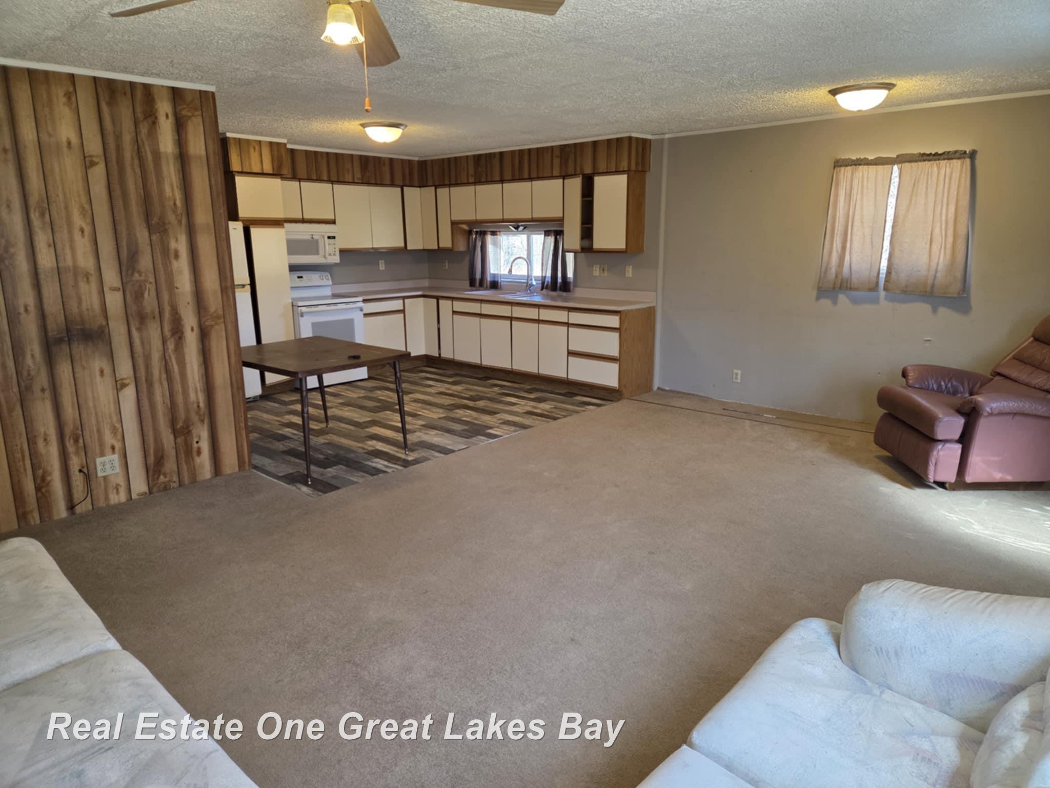 1167 Ellison Road St. Helen, MI 48656 - Photo 4 of 15 50174247-776317d9-0d38-479c-a43a-0c7e2a6e9ec8.JPG