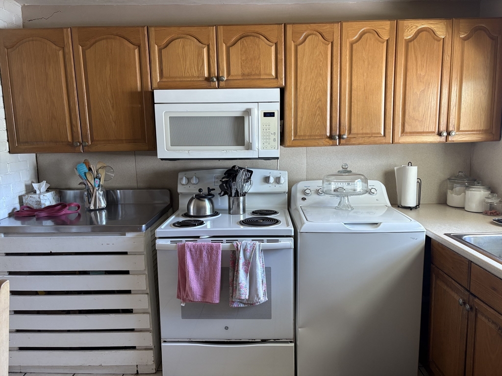 21 Sully Road Raynham, MA 02767 - Photo 3 of 13