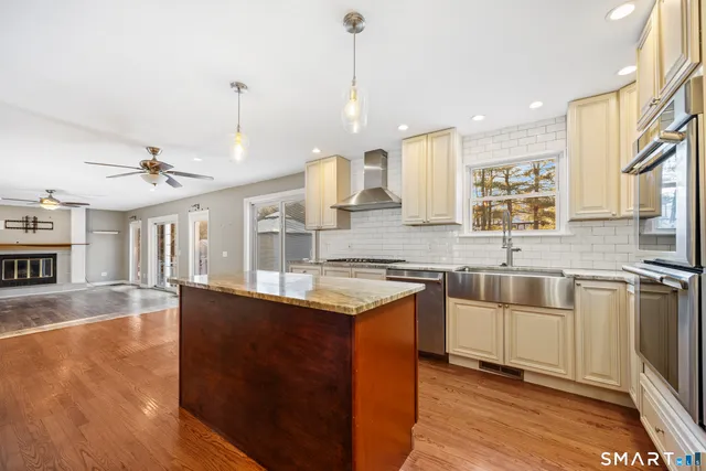 $575,000 | 21 Derek Lane, Windsor, CT 06095