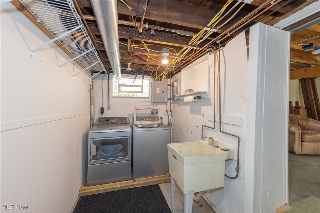 2593 Queenston Road Cleveland, OH 44118 - Photo 32 of 40 Gallery Image 32
