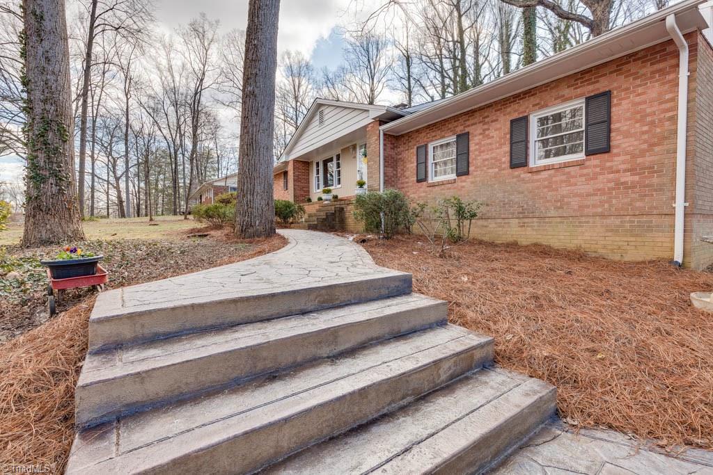 406 Kyle Road Winston-Salem, NC 27104 - Photo 2 of 30 Gallery Image 2