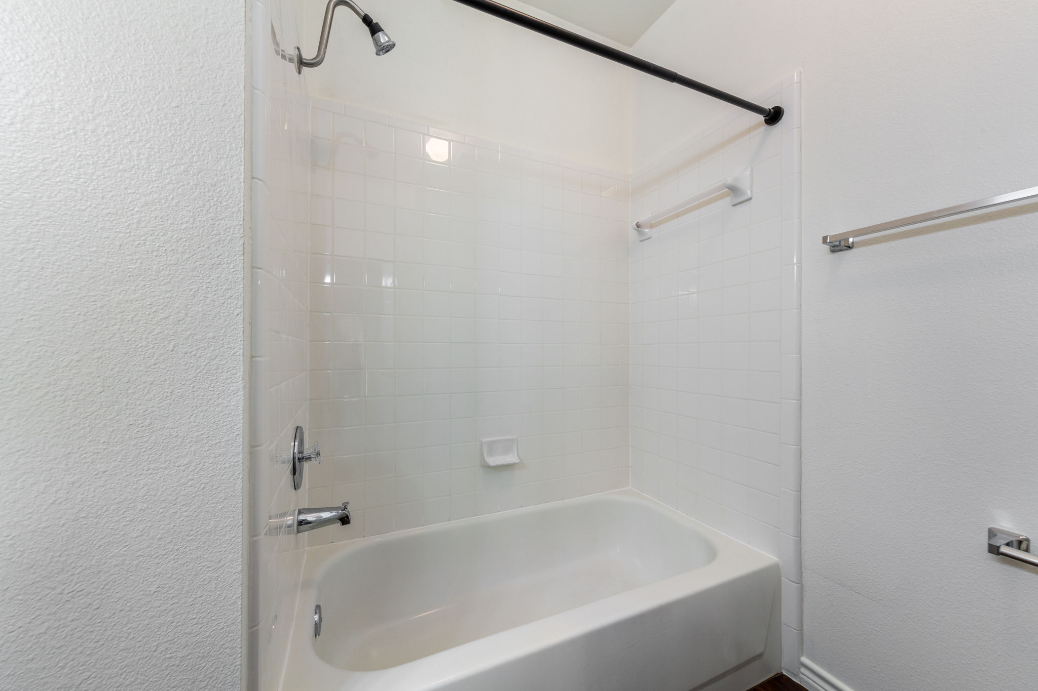 8708 Weiser Drive, Unit B Austin, TX 78729 - Photo 18 of 30 a bathroom with a bathtub