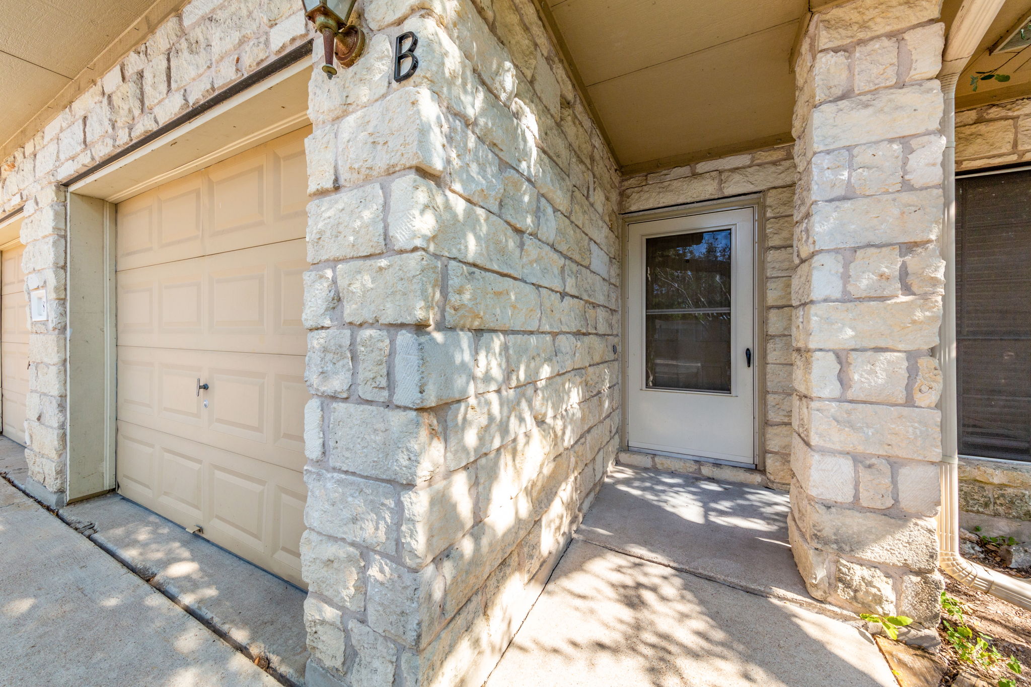 8708 Weiser Drive, Unit B Austin, TX 78729 - Photo 5 of 30 a view of entrance