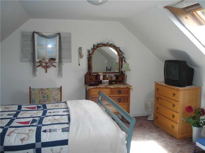 60 Nahanada Road New Harbor, ME 04554 - Photo 3 of 14 Master Bedroom.