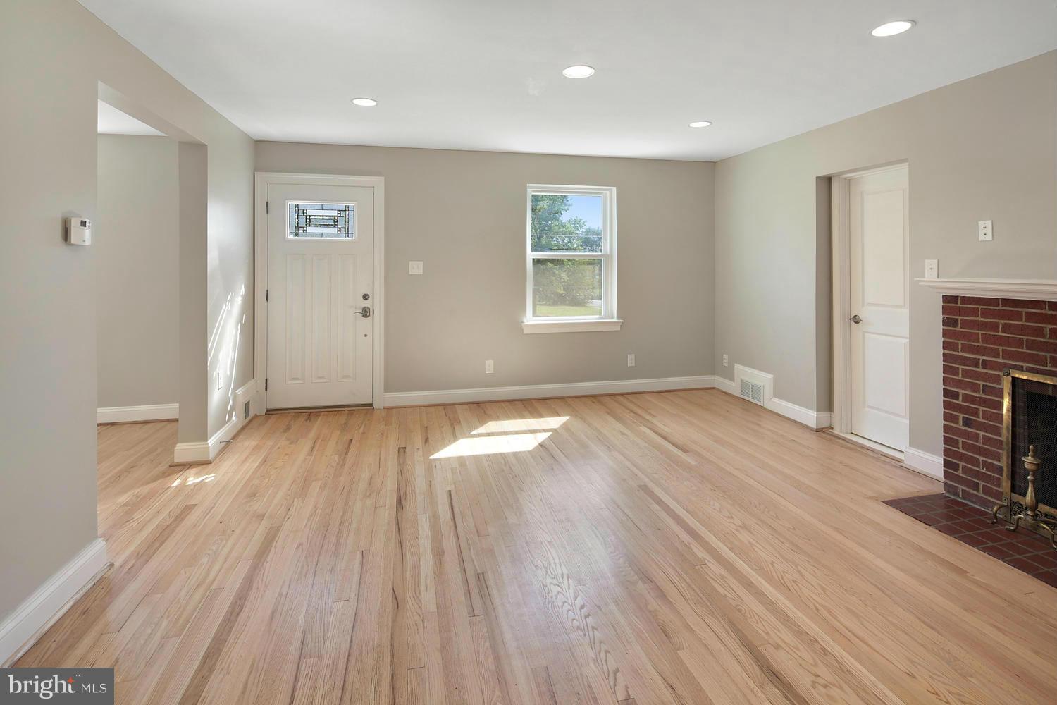 5920 Erving Street Springfield, VA 22150 - Photo 4 of 30 Living Room