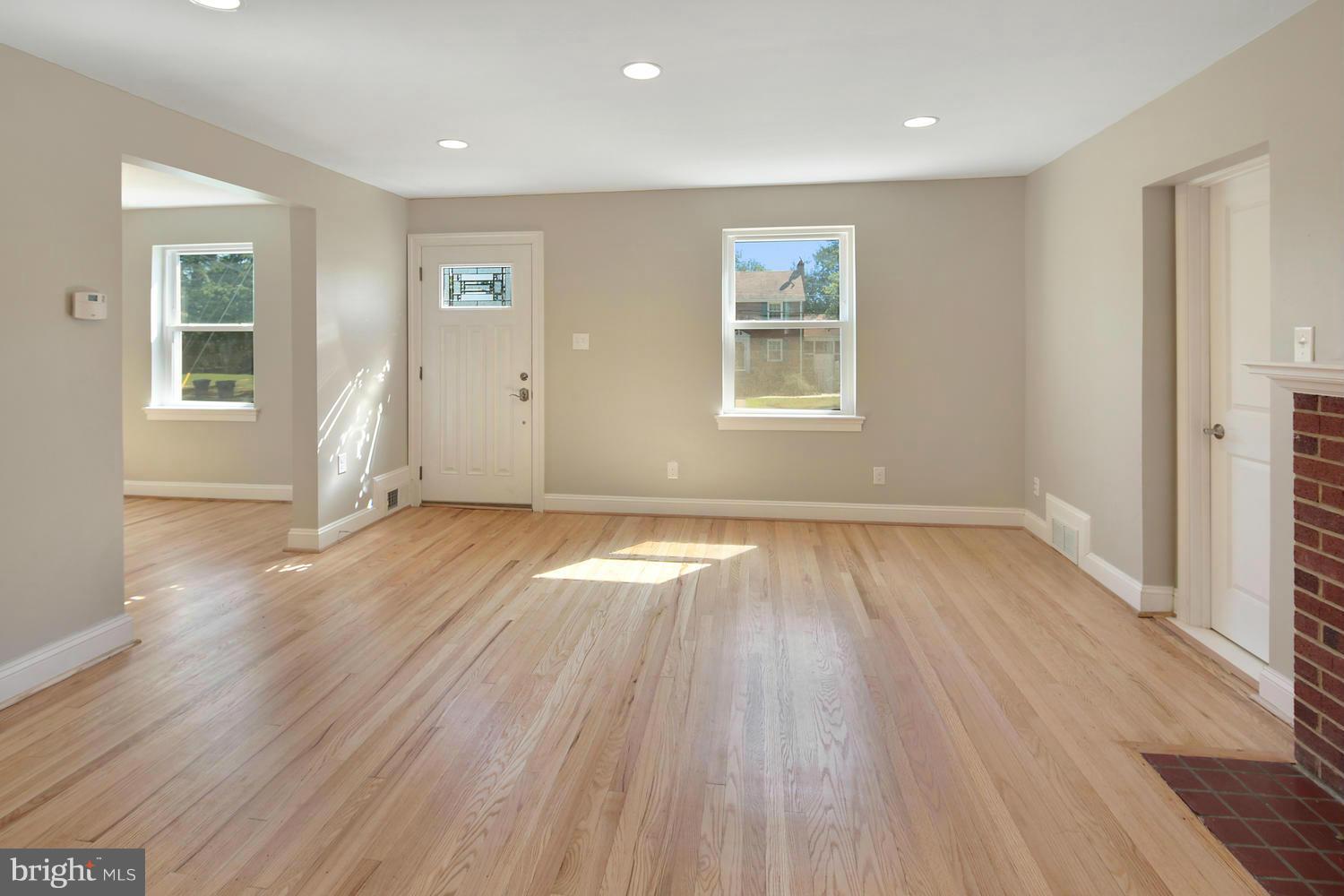5920 Erving Street Springfield, VA 22150 - Photo 5 of 30 Living Room