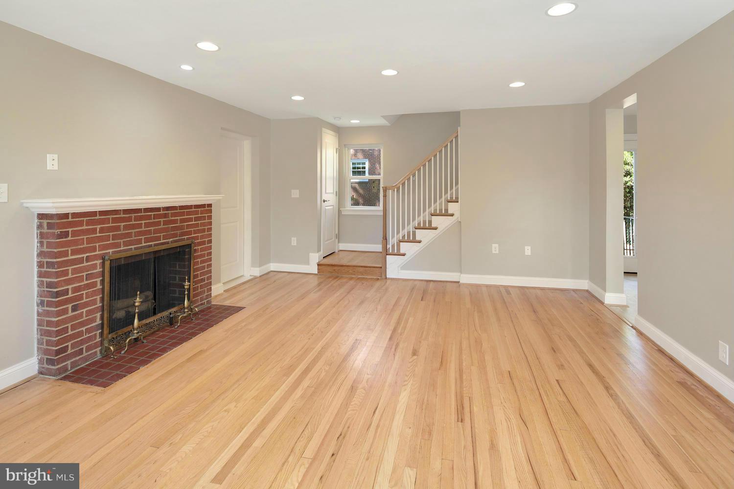 5920 Erving Street Springfield, VA 22150 - Photo 6 of 30 Living Room