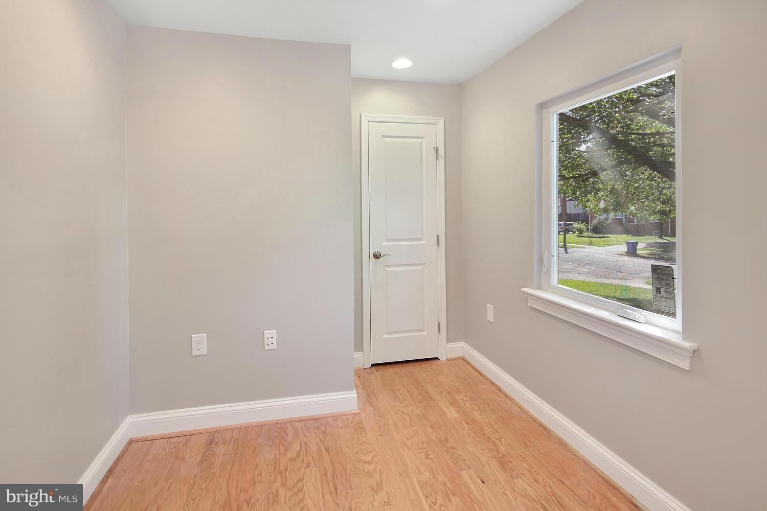 5920 Erving Street Springfield, VA 22150 - Photo 7 of 30 Living Room