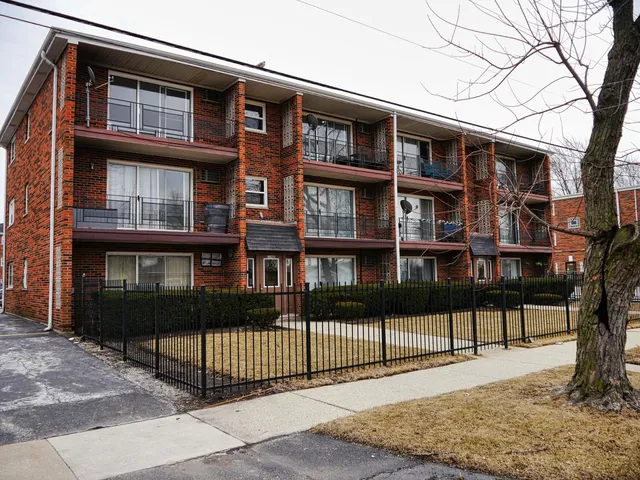 $1,300 | 11945 South Hamlin Avenue, Unit 2B, Alsip, IL 60803