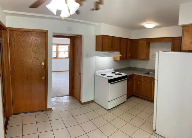 $1,300 | 11945 South Hamlin Avenue, Unit 2B, Alsip, IL 60803