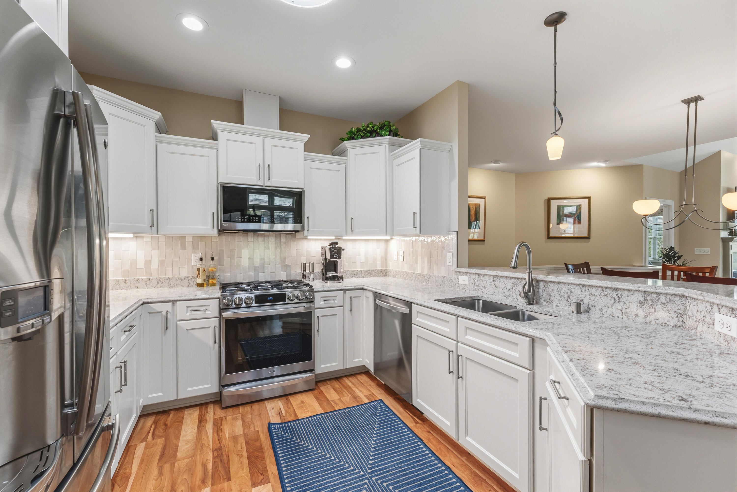 N73-w13623 Claas Road, Unit R4 Menomonee Falls, WI 53051 - Photo 2 of 42 Kitchen