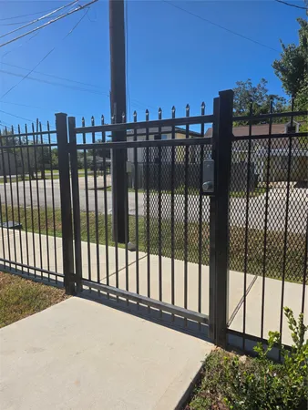 $1,500 | 7823 Gladstone Street, Unit A5, Houston, TX 77051