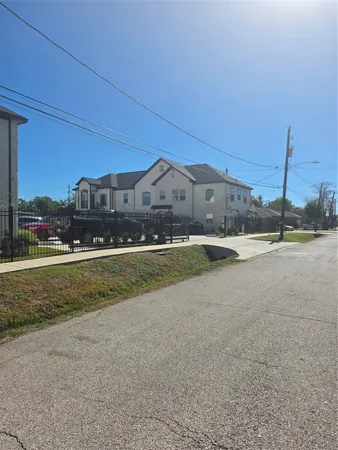 $1,500 | 7823 Gladstone Street, Unit A5, Houston, TX 77051