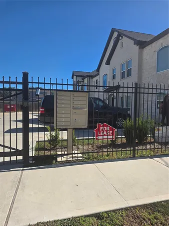 $1,500 | 7823 Gladstone Street, Unit A5, Houston, TX 77051