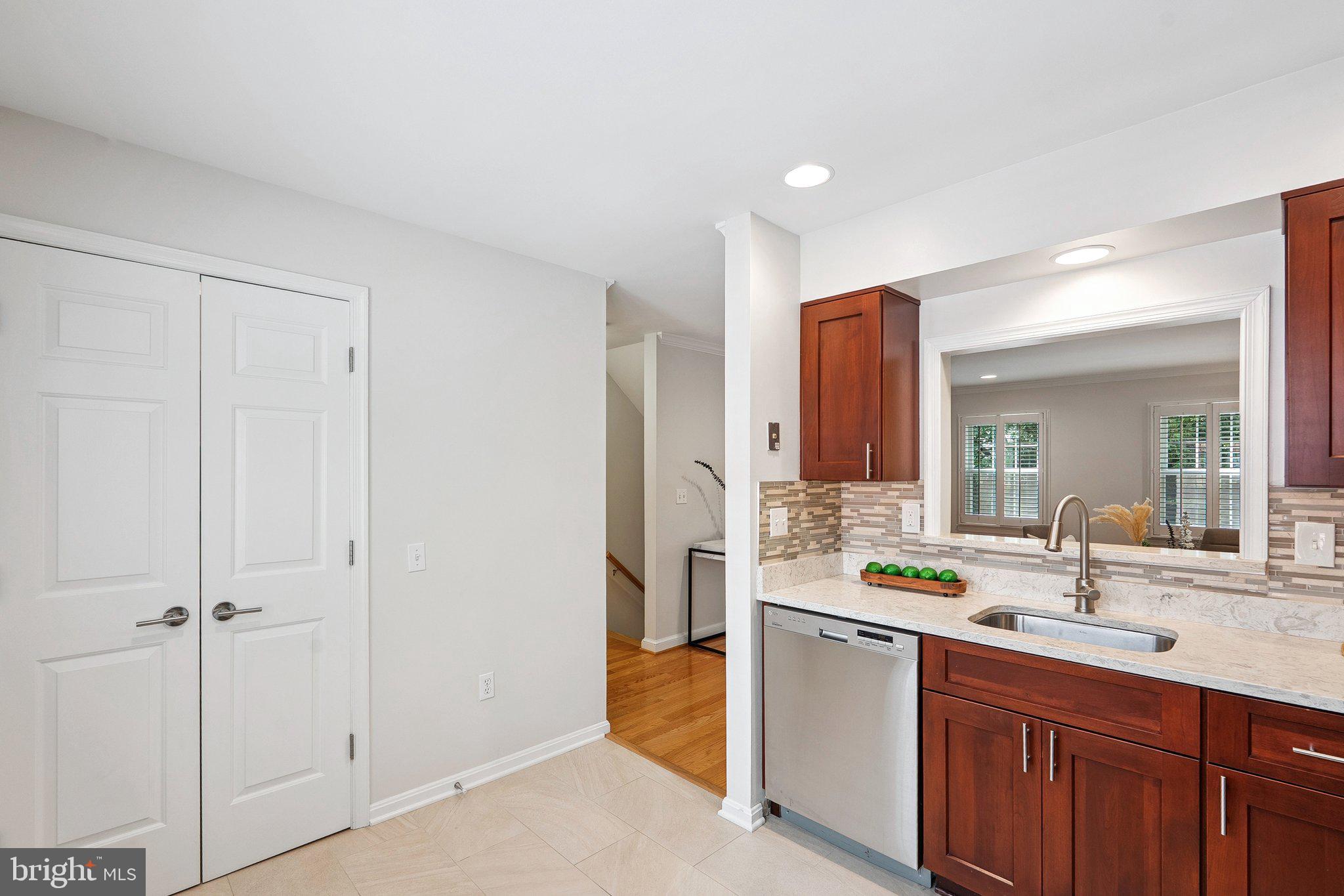 6861 Washington Boulevard Arlington, VA 22213 - Photo 4 of 28 a bathroom with a sink and a mirror