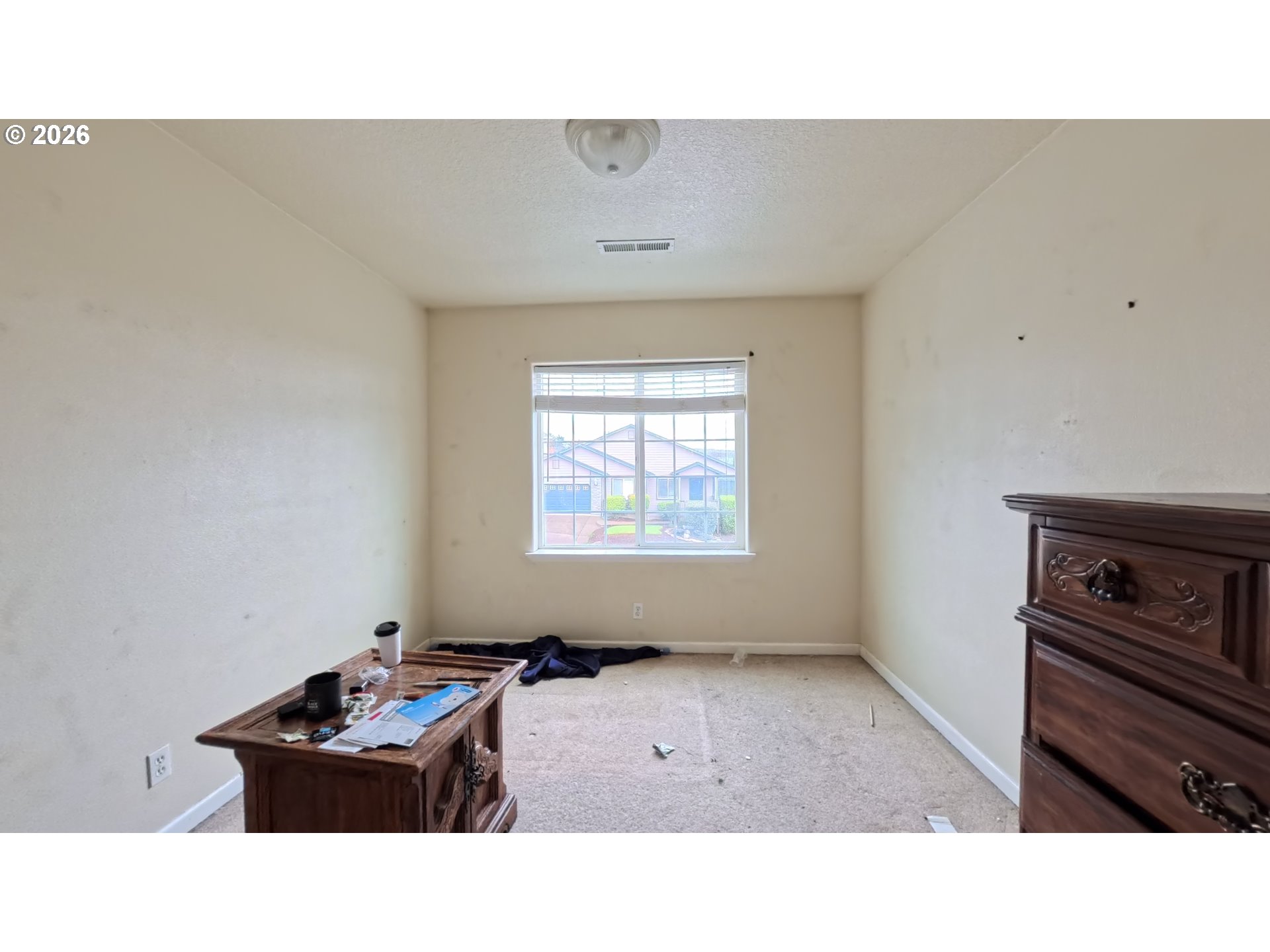 2180 Dalke Ridge Drive Northwest Salem, OR 97304 - Photo 16 of 29 a living room with furniture and window
