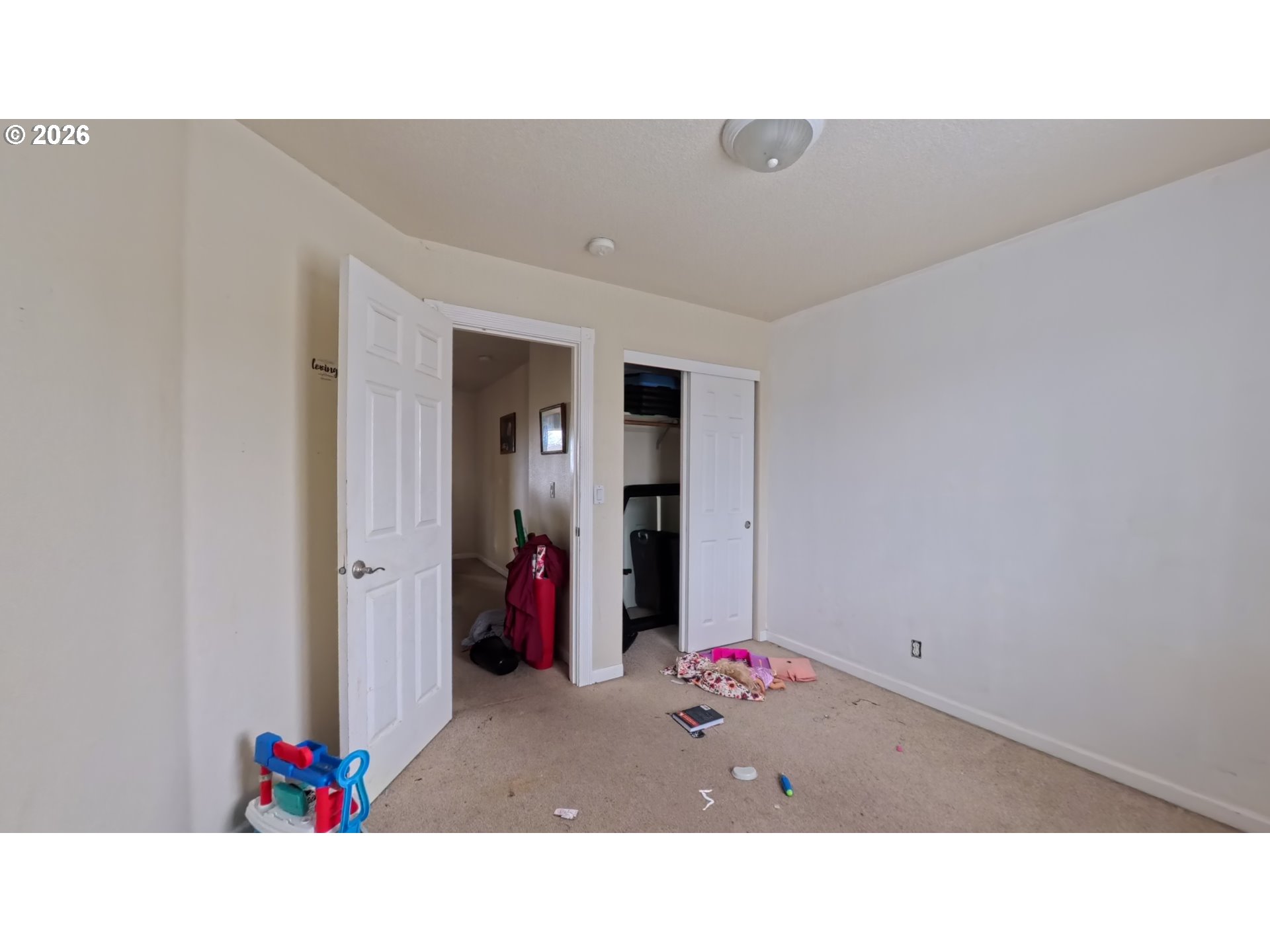 2180 Dalke Ridge Drive Northwest Salem, OR 97304 - Photo 18 of 29 a bathroom with a sink and a mirror