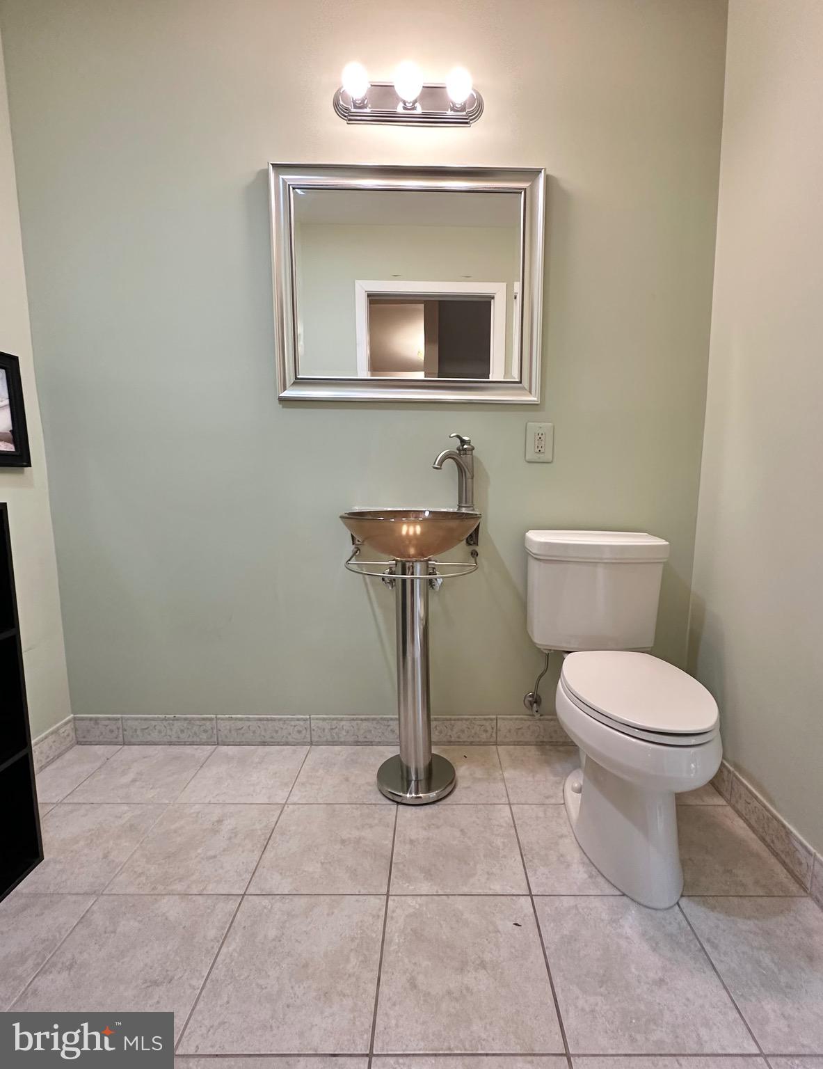 2021 Lakebreeze Way Reston, VA 20191 - Photo 18 of 51 a bathroom with a toilet a sink and mirror