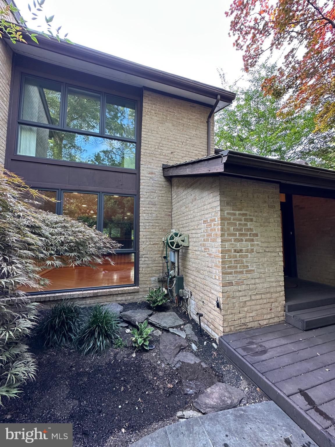 2021 Lakebreeze Way Reston, VA 20191 - Photo 3 of 51 a front view of a house with garden