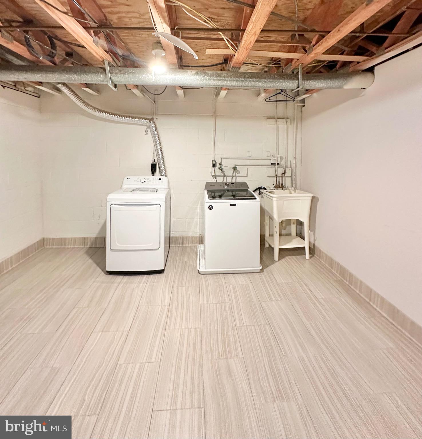 2021 Lakebreeze Way Reston, VA 20191 - Photo 38 of 51 a view of a room with wooden floor