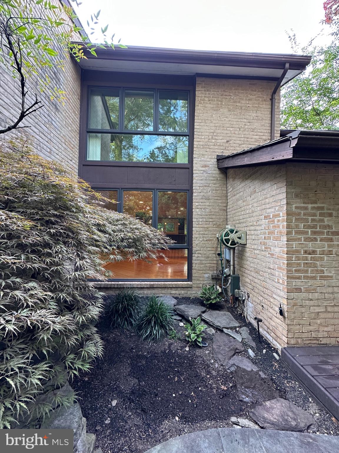 2021 Lakebreeze Way Reston, VA 20191 - Photo 4 of 51 a front view of a house with garden