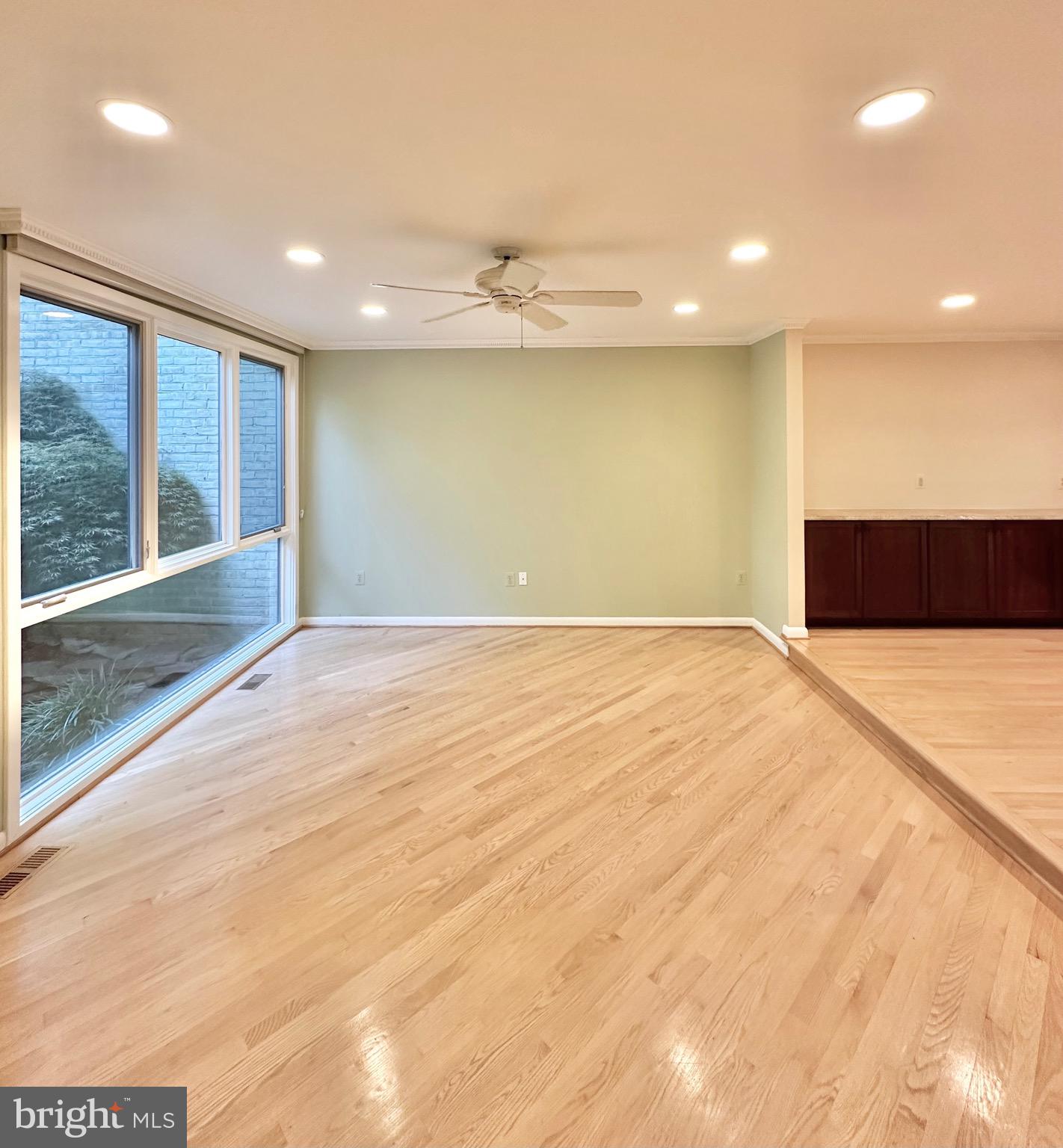 2021 Lakebreeze Way Reston, VA 20191 - Photo 6 of 51 a view of room and window