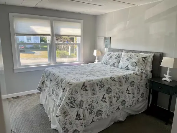 $3,000 | 10 Stanton Avenue, Narragansett, RI 02882