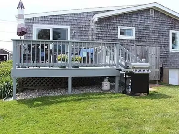 $3,000 | 10 Stanton Avenue, Narragansett, RI 02882