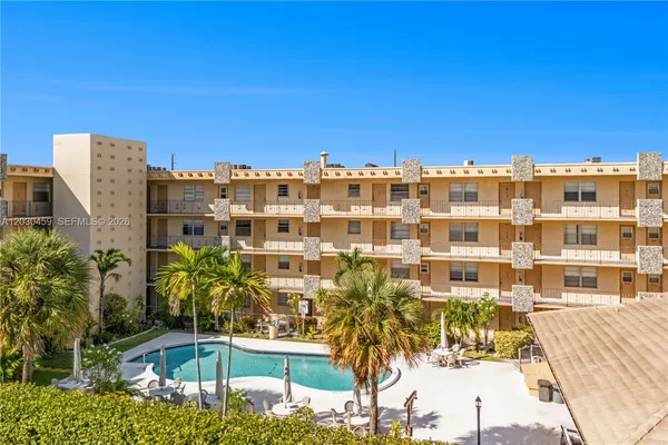 $1,500 | 2145 Pierce Street, Unit 305, Hollywood, FL 33020