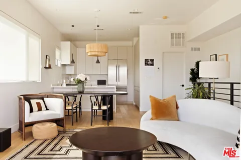 $1,395,000 | 3256 Colony Circle, Los Angeles, CA 90027