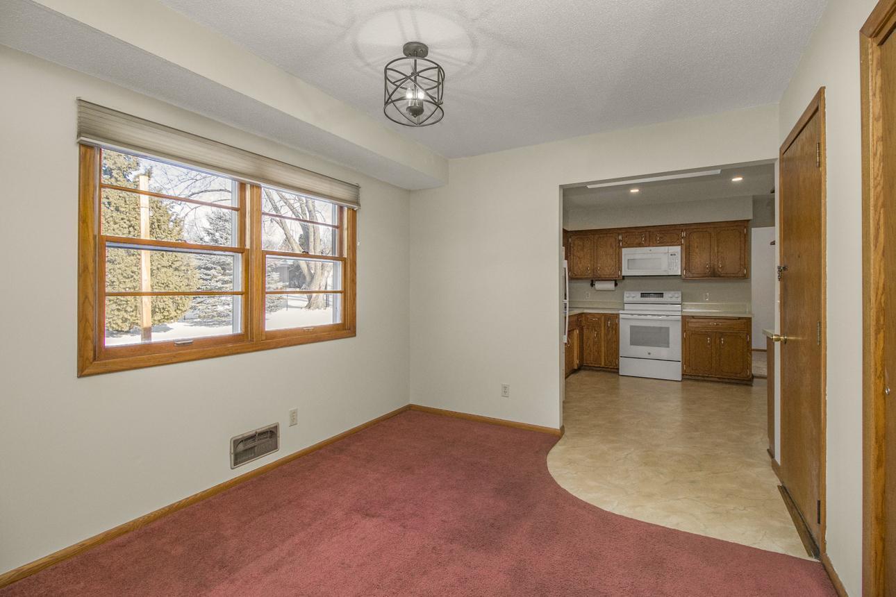 7064 Glenross Road Woodbury, MN 55125 - Photo 18 of 44